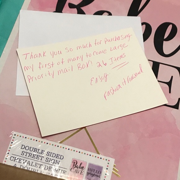 Large Flat Rate Box 26 New Items For the Ladies - Picture 14 of 16